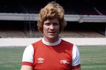 درگذشت مدافعی که قانون فوتبال را تغییر داد/ بعد از سال‌ها فاش کرد: هیچ‌وقت آن شب را فراموش نکردم! +عکس