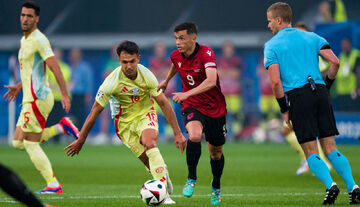 بازیکن استقلال مقابل انگلیس/ آسانی خسته به تهران می‌رسد؟