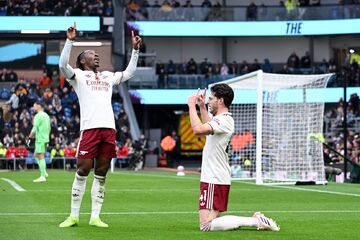 ستاره قرمزها تقدیم کرد: این گل برای عمه‌ام! +عکس