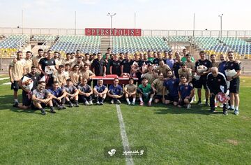 قدردانی پرسپولیسی‌ها از مربیان در تمرین/ روز مربی مبارک! +عکس