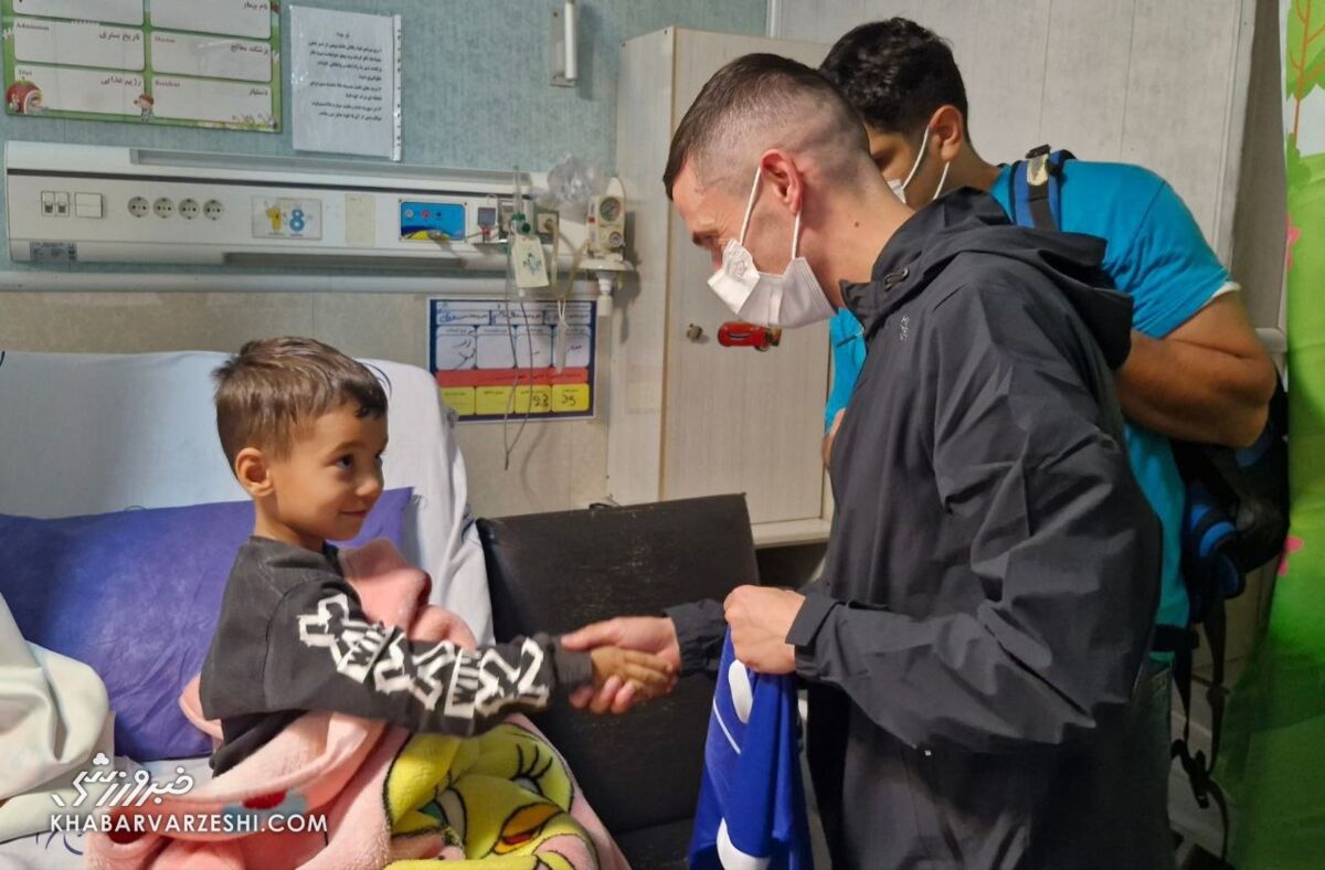 یاسر آسانی پیام استقلال را رساند/ ما برخاستیم؛ شما هم برمیخیزید! +عکس