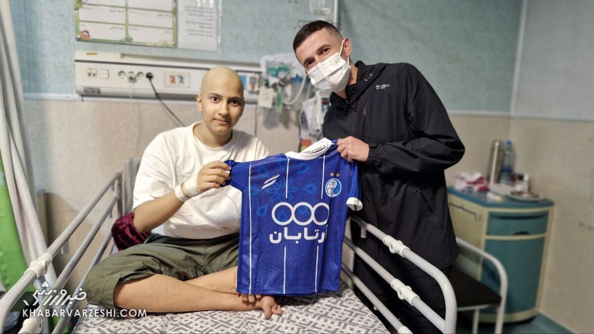 یاسر آسانی پیام استقلال را رساند/ ما برخاستیم؛ شما هم برمیخیزید! +عکس