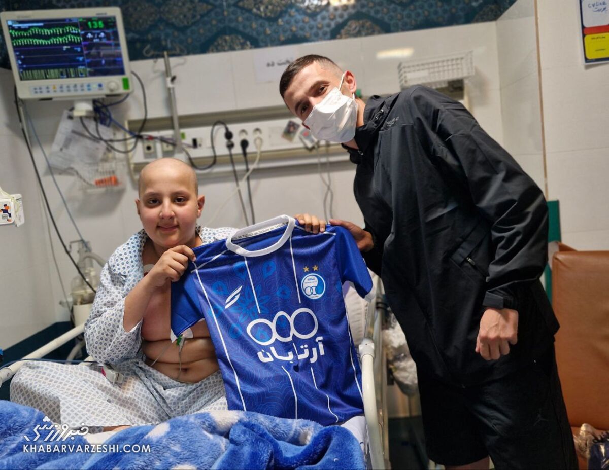 یاسر آسانی پیام استقلال را رساند/ ما برخاستیم؛ شما هم برمیخیزید! +عکس