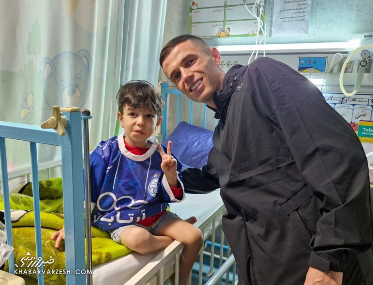 یاسر آسانی پیام استقلال را رساند/ ما برخاستیم؛ شما هم برمی‌خیزید! +عکس