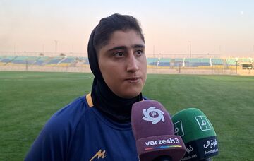 ویدیو| شادی جنجالی با پرچم استقلال پس از گلزنی به پرسپولیس/ اصرار عجیب بازیکن لیگ به تلفظ پیروزی!