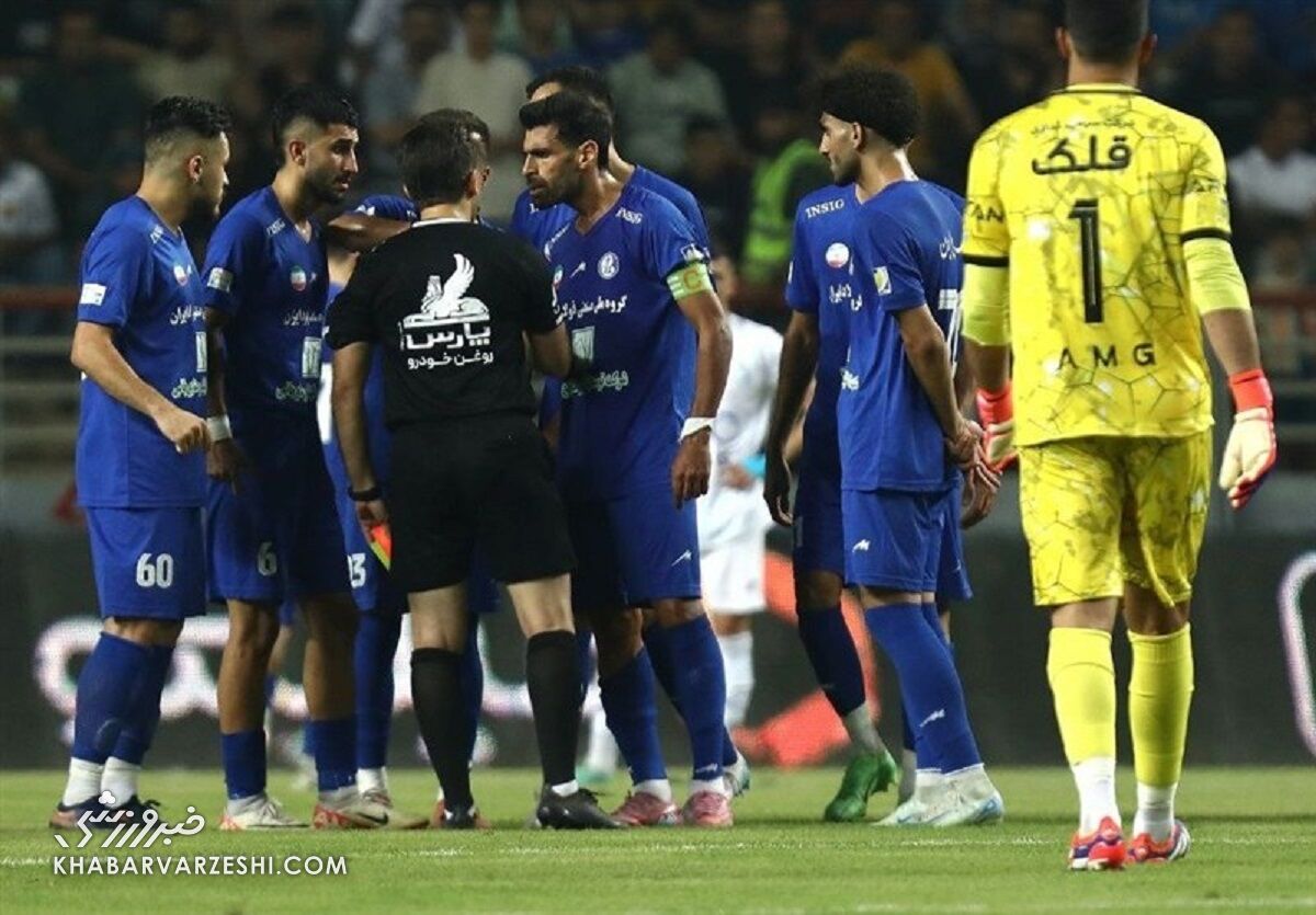 کری‌خوانی استقلالی‌ها برای پرسپولیس بعد از اعتصاب؛ با نتیجه عجیب می‌بریم!