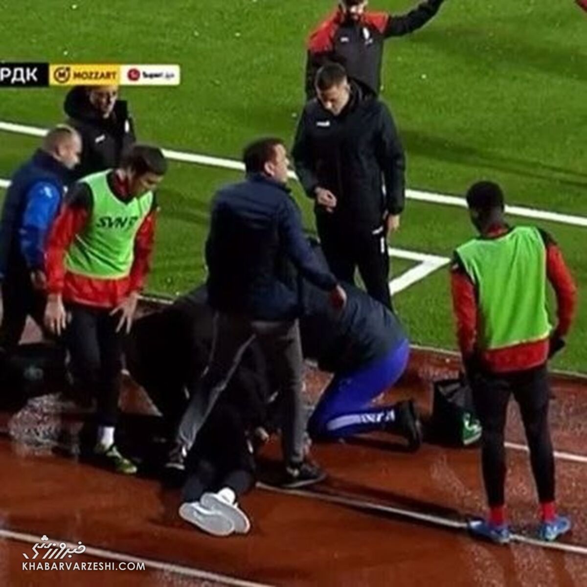 لحظه وحشتناک در ورزشگاه/ مربی ۴۴ ساله کنار زمین درگذشت +تصاویر