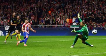 ویدیو| خلاصه بازی اتلتیکو مادرید ۳ - سن ژیلوا ۱ با گزارش انگلیسی/ روند یک پیروزی یک شکست ادامه دارد!