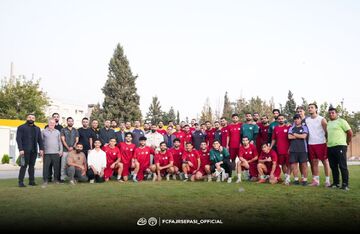 هادی چوپان با گردنبند خاص به پدیده‌های فوتبال ایران رسید/ کاپیتان سابق استقلال در آغوش گرگ پارسی +عکس