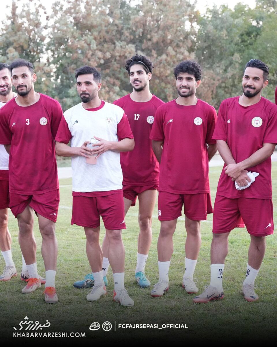 هادی چوپان با گردنبند خاص به پدیدههای فوتبال ایران رسید/ کاپیتان سابق استقلال در آغوش گرگ پارسی +عکس