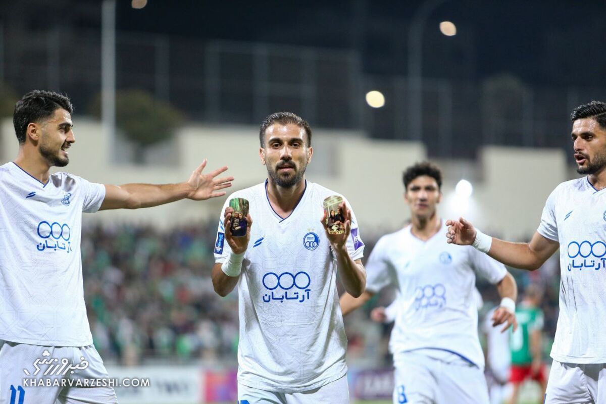 نمایش ساقبندهای گلزن استقلال/ فریم به فریم با شادی خاص؛ بوسه احمدی به زانوی آسانی +عکس و فیلم