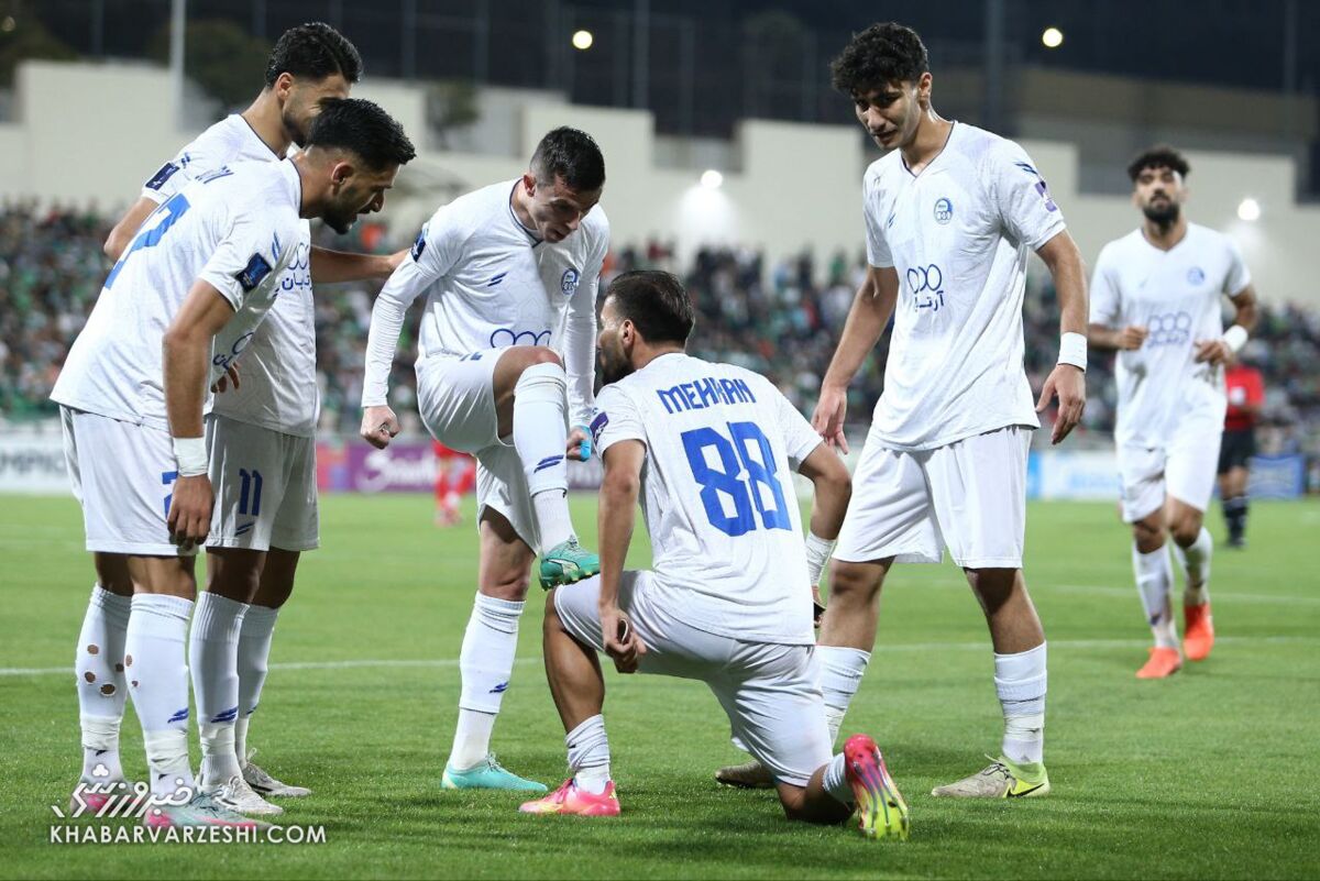 نمایش ساقبندهای گلزن استقلال/ فریم به فریم با شادی خاص؛ بوسه احمدی به زانوی آسانی +عکس و فیلم