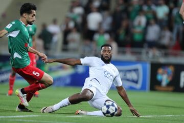 مهاجم گل نزن استقلال به گلر محبوب رسید