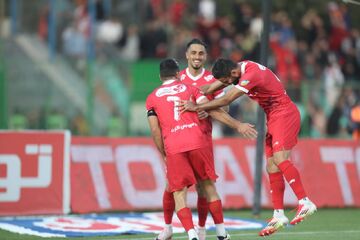 شماره ۷ پرسپولیس آقای گل شد