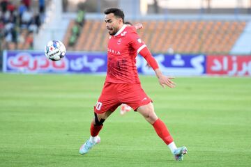 درد مشترک کاناوارو و اوسمار: اوستون اورونوف