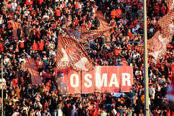 ویدیو| فحاشی دسته‌جمعی پرسپولیسی‌ها به استقلالی‌ها/ تشویق اوسمار جنجالی شد