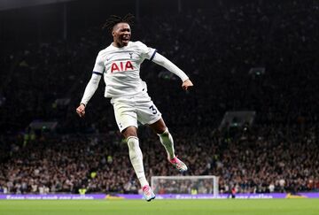 تهدید ستاره فوتبال با اسلحه گرم!/ سرمربی تمام قد پشت بازیکن ایستاد!