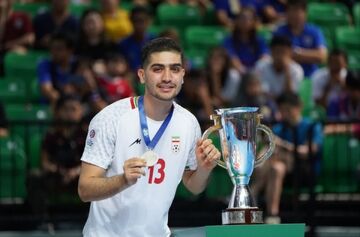 ویدیو| شوک به تیم ملی!/ ستاره ایران بدون هیچ تماسی نقش بر زمین شد!