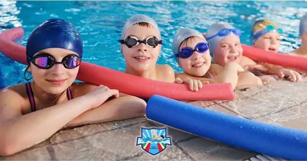 بچه ها با عینک شنا