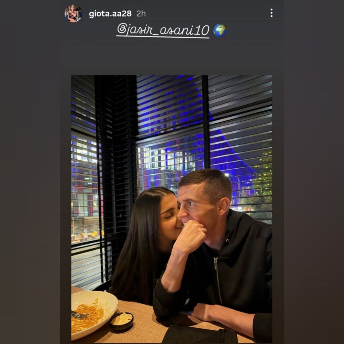 عاشقانههای یاسر آسانی و همسرش؛ آوازهشان تا مکه هم رفت! +عکس