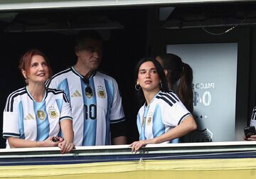 یارکشی دو غول فوتبال آرژانتین بر سر دوا لیپا +عکس