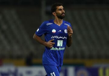 بازیکن استقلال پول ندارد دوستش را شام مهمان کند؛ همه فکر می‌کنند پولداریم!