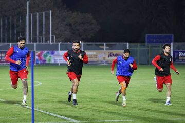 یوزها در امارات پا به توپ می‌شوند