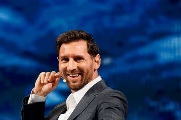 لیونل مسی وسط یک قرار عاشقانه/ اتفاقی که شاید هر ۱۰۰ سال یک بار رخ دهد! +ویدیو