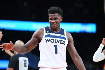 ویدیو| سنگ، کاغذ، قیچی ستاره بسکتبال با کودک خردسال!/ احترام به هوادار در NBA معنا شد