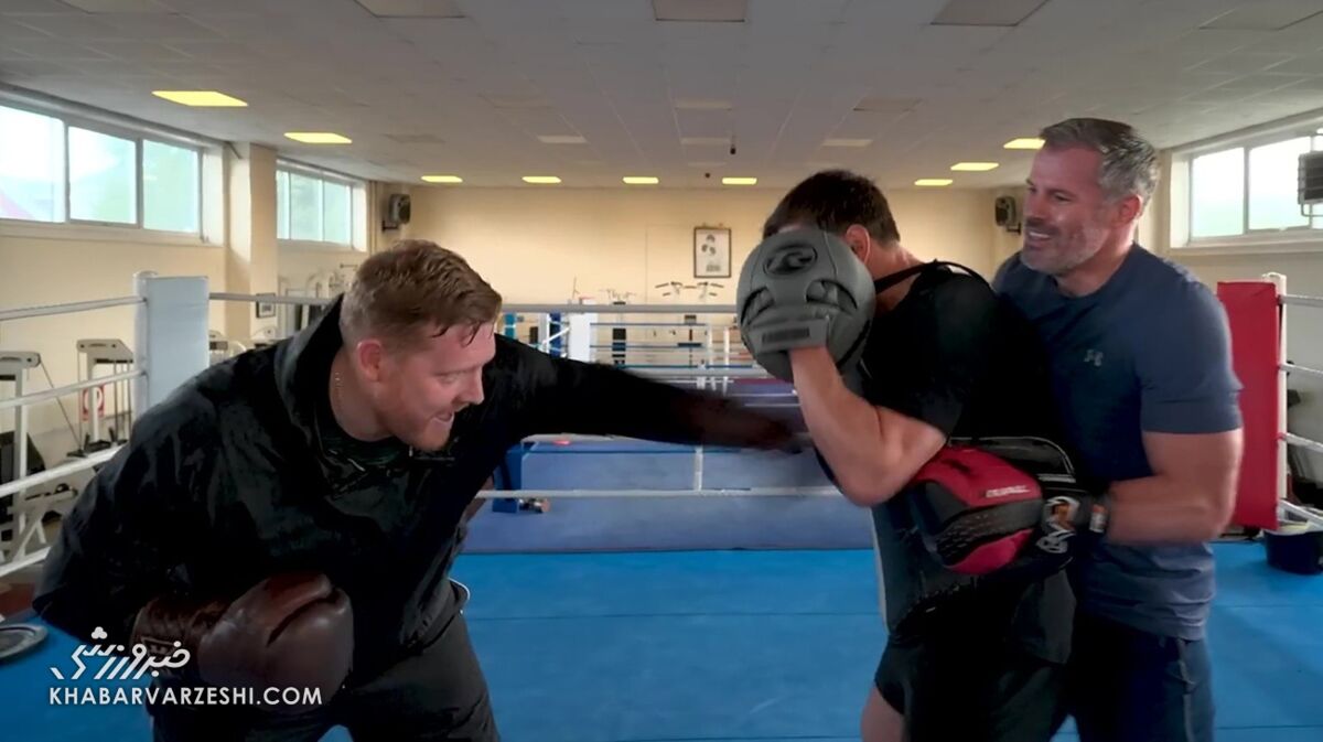 حیمی کرگر و گری نویل در کنار مایکل مک‌نالی