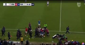 ویدیو| دعوای شدید در بازی دوستانه آمریکا و پاراگوئه بر سر برداشتن توپ!
