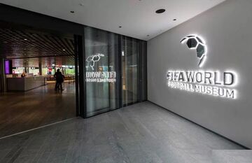 اهدایی زن ایرانی به کلکسیون فیفا/ اقدام سخاوتمندانه شهرزاد مظفر برای موزه جهانی فوتبال +عکس