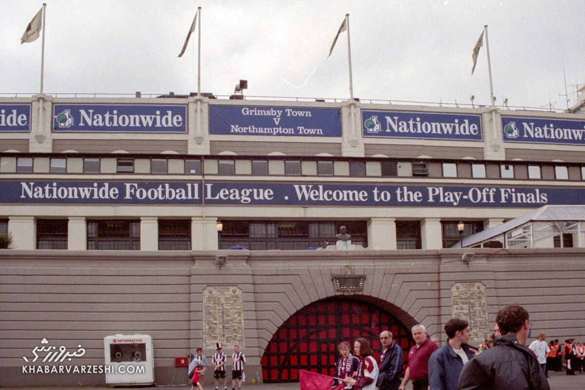 دروازه قرمز، نماد ورزشگاه تاریخی ومبلی