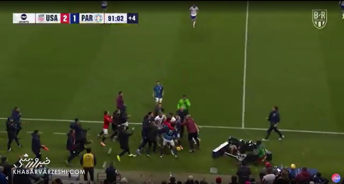 ویدیو| دعوای شدید در بازی دوستانه آمریکا و پاراگوئه بر سر برداشتن توپ!