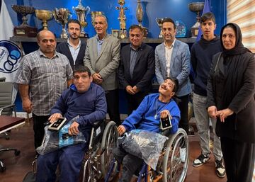 ۲ هوادار متعصب استقلال سورپرایز شدند +عکس