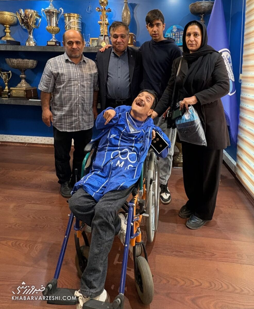 ۲ هوادار متعصب استقلال سورپرایز شدند +عکس