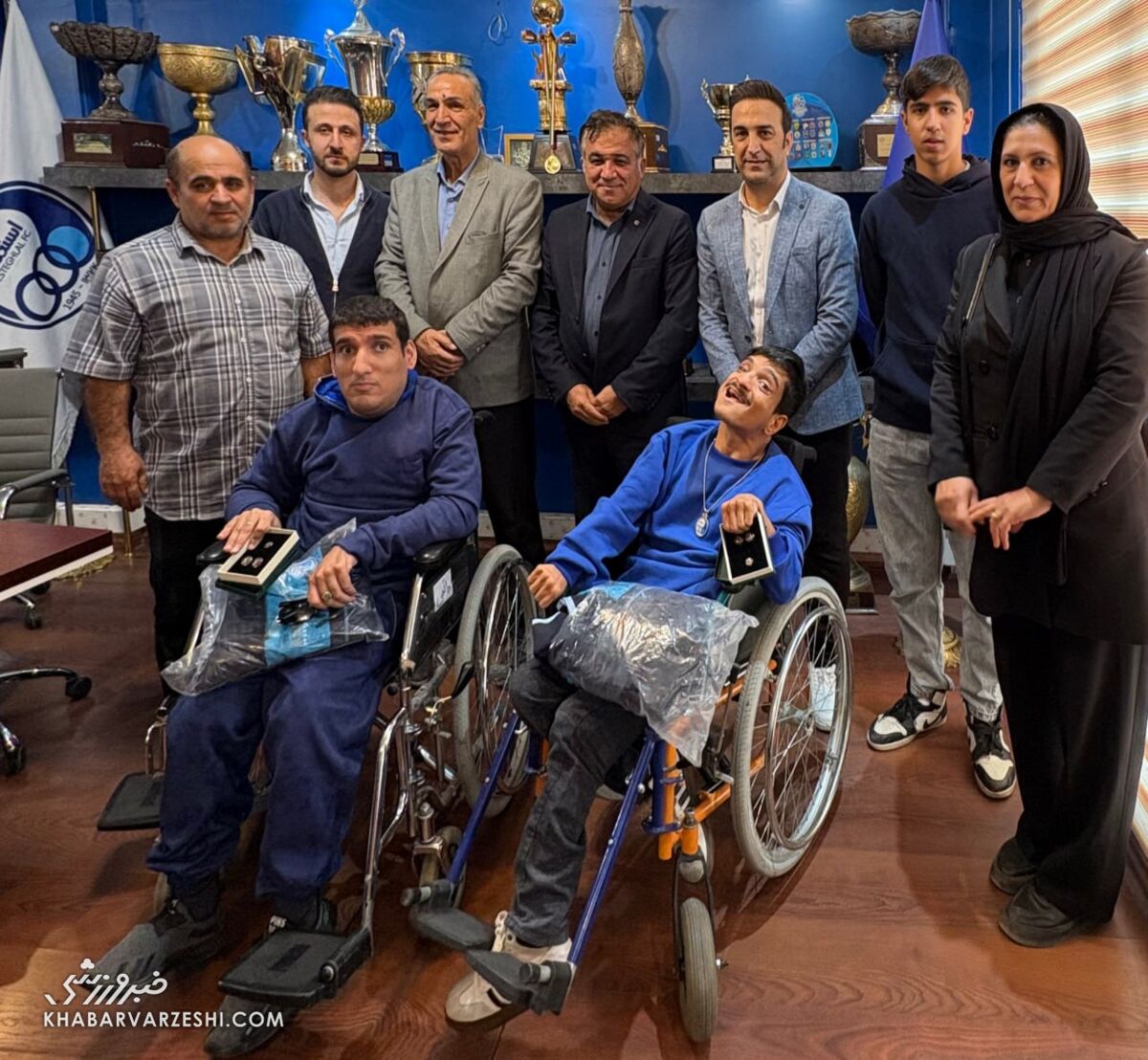 ۲ هوادار متعصب استقلال سورپرایز شدند +عکس