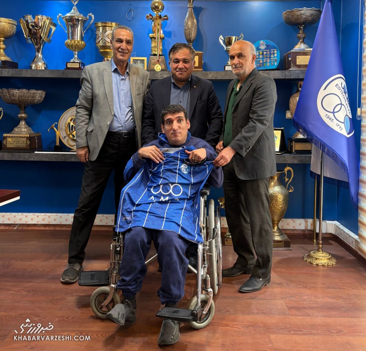 ۲ هوادار متعصب استقلال سورپرایز شدند +عکس