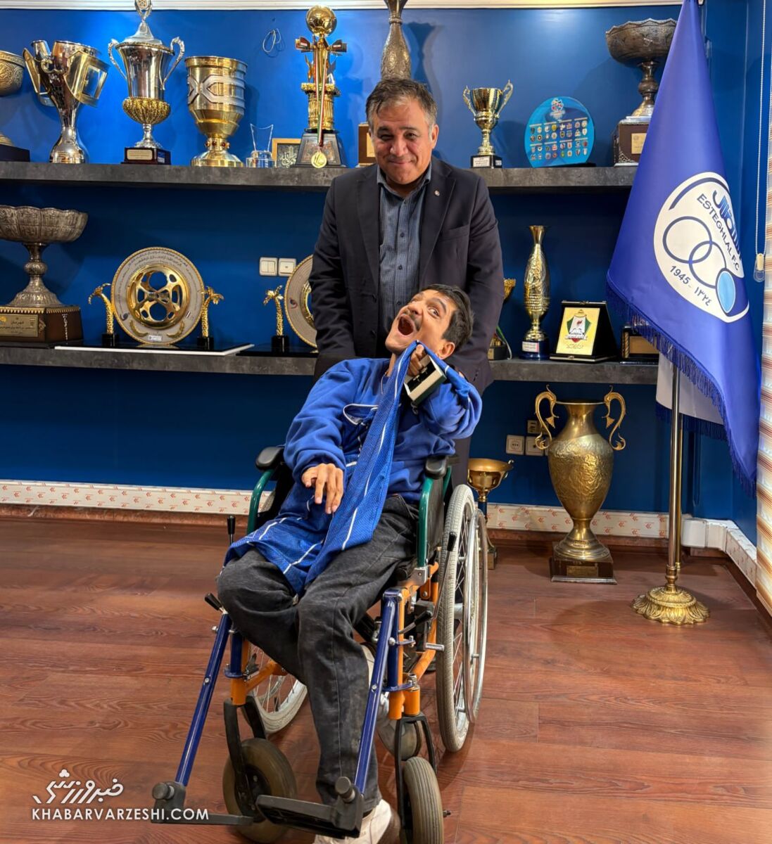 ۲ هوادار متعصب استقلال سورپرایز شدند +عکس