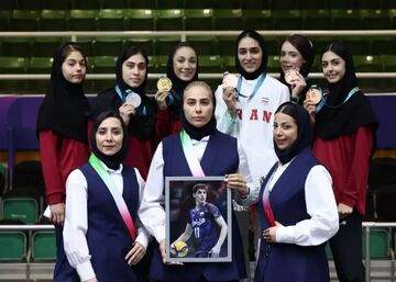 مدال دختران قهرمان تقدیم به صابر کاظمی +عکس