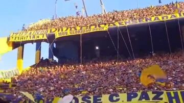 ویدیو| تشویق شگفت‌انگیز هواداران بوکاجونیورز/ قشنگی‌های فوتبال فقط در زمین نیست!