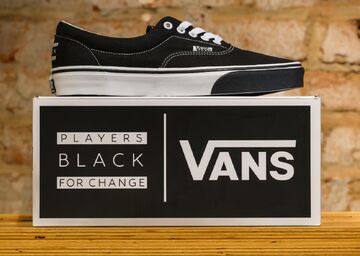 همکاری منحصربه‌فرد ونس و BPC؛ کفش «سفید و سیاه» برای برابری و عدالت اجتماعی +تصاویر