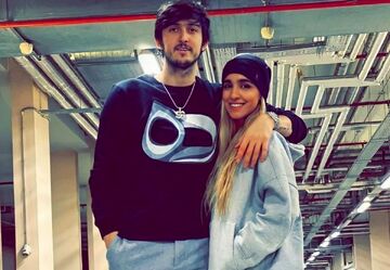 ویدیو| سردار آزمون و همسر مهمان ویژه تئاتر هنرمند ایرانی در دوبی