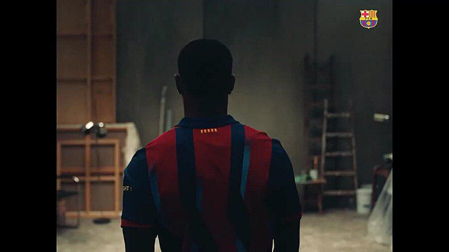 کلیپ جذاب رونمایی از کیت چهارم بارسلونا؛ الهام گرفته از فصل ۲۰۰۵/۰۶ و هت تریک رونالدینیو