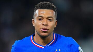 سفر به دبی پس از کناره‌گیری از تیم ملی