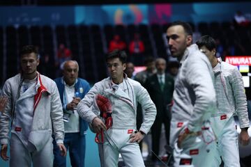 ویدیو| شمشیربازان ایران در اعتراض فریاد کشیدند و شمشیر بالا بردند!