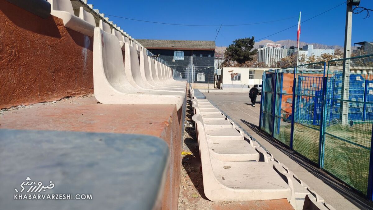 ویدیو| ورزشگاه تختی در وضعیت عجیب؛ صندلی‌های بهم چسبیده!