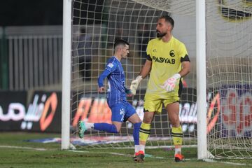 کارگری می‌کردم تا استوک بخرم/ اگر داور با ما مهربان بود استقلال حذف می‌شد