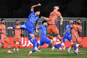 فدراسیون دشمنی با استقلال را به حد آخر رساند/ از این زمین بدتر در ایران سراغ دارید!/ داوری عالی بود