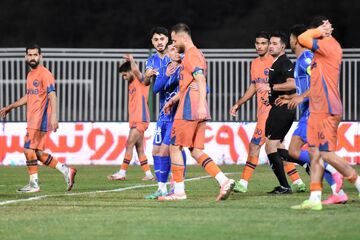 ویدیو| بازیکن پادیاب که با آسانی درگیر شد، پیراهن یاسر را خواست!